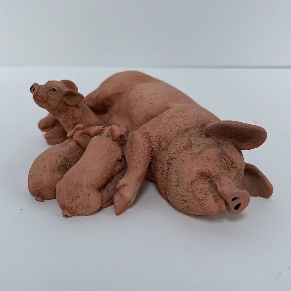Mama Pig and Piglets